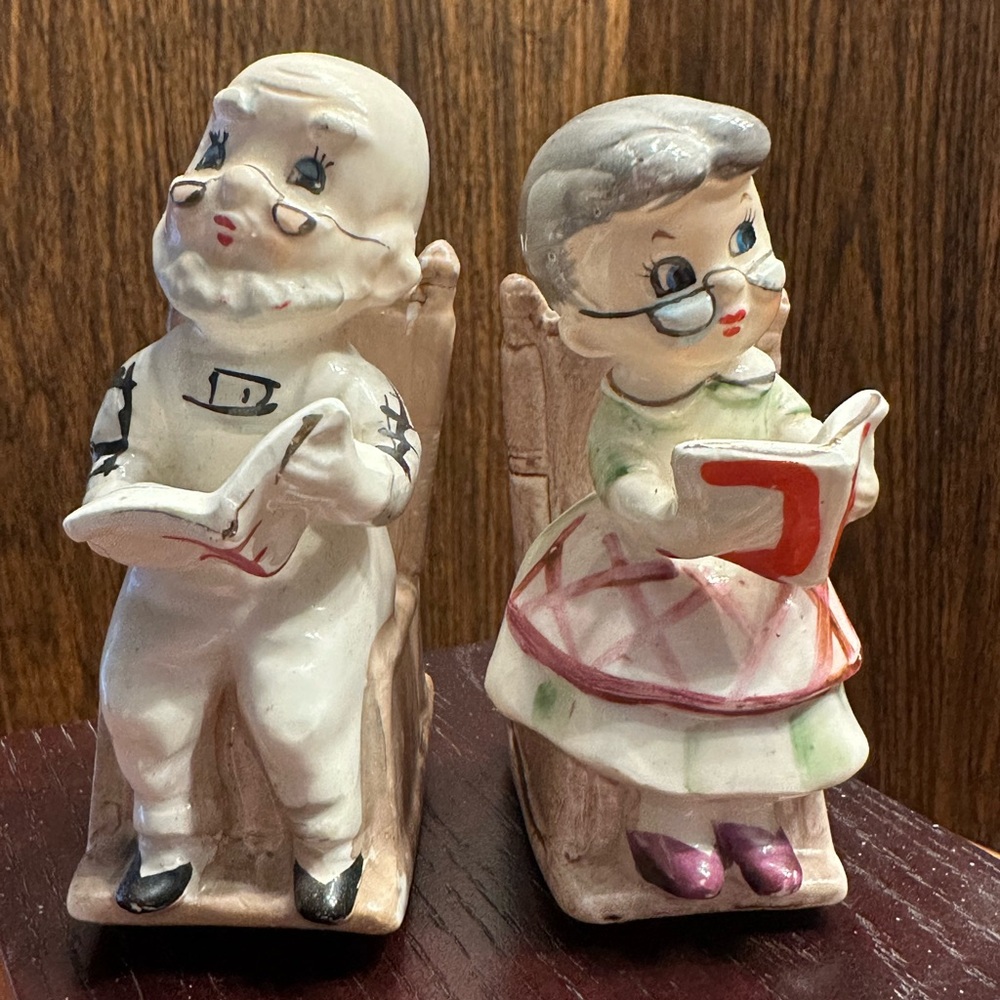 VTG Grandma & Grandpa Rocking Chair Salt & Pepper Shakers, made in Japan, 1950's